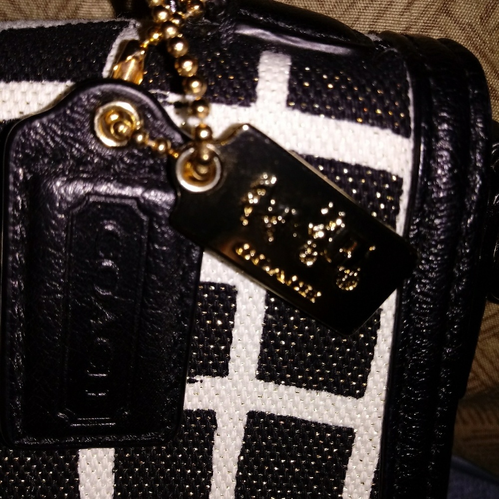 COACH HANDBAG - Picture 6 of 6